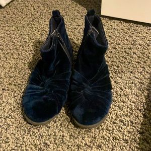 Girls Zara navy velvet booties